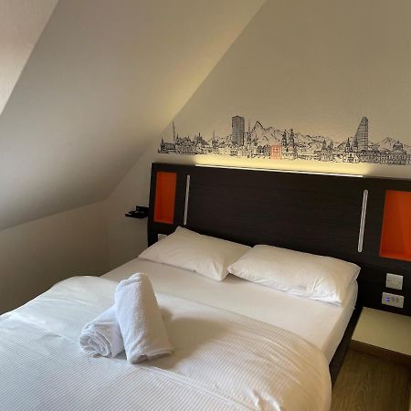 Easyhotel Zuerich Limmatplatz ภายนอก รูปภาพ