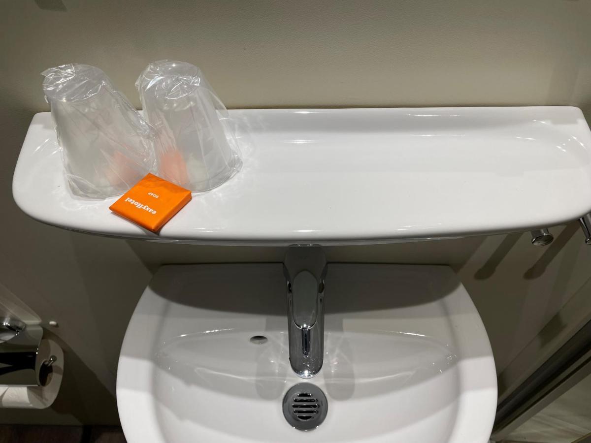Easyhotel Zuerich Limmatplatz ภายนอก รูปภาพ