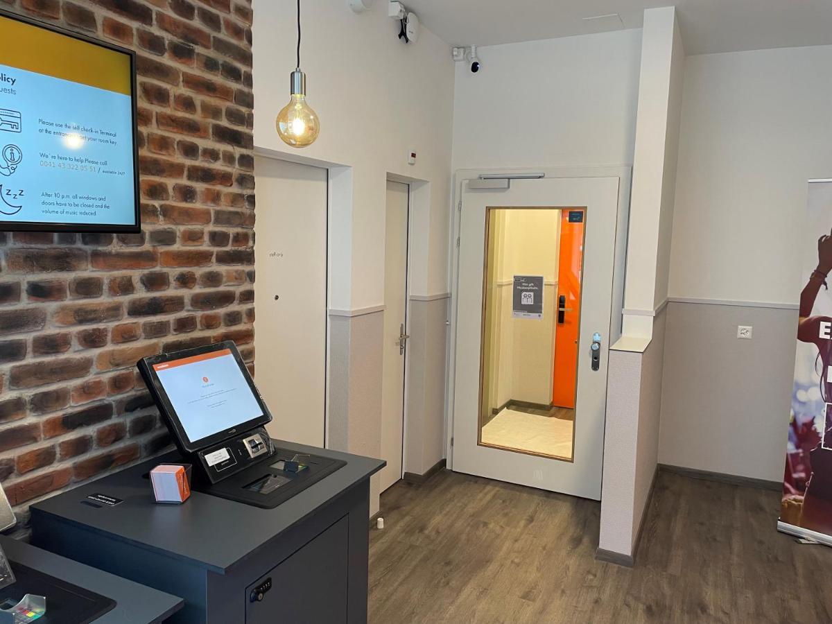 Easyhotel Zuerich Limmatplatz ภายนอก รูปภาพ