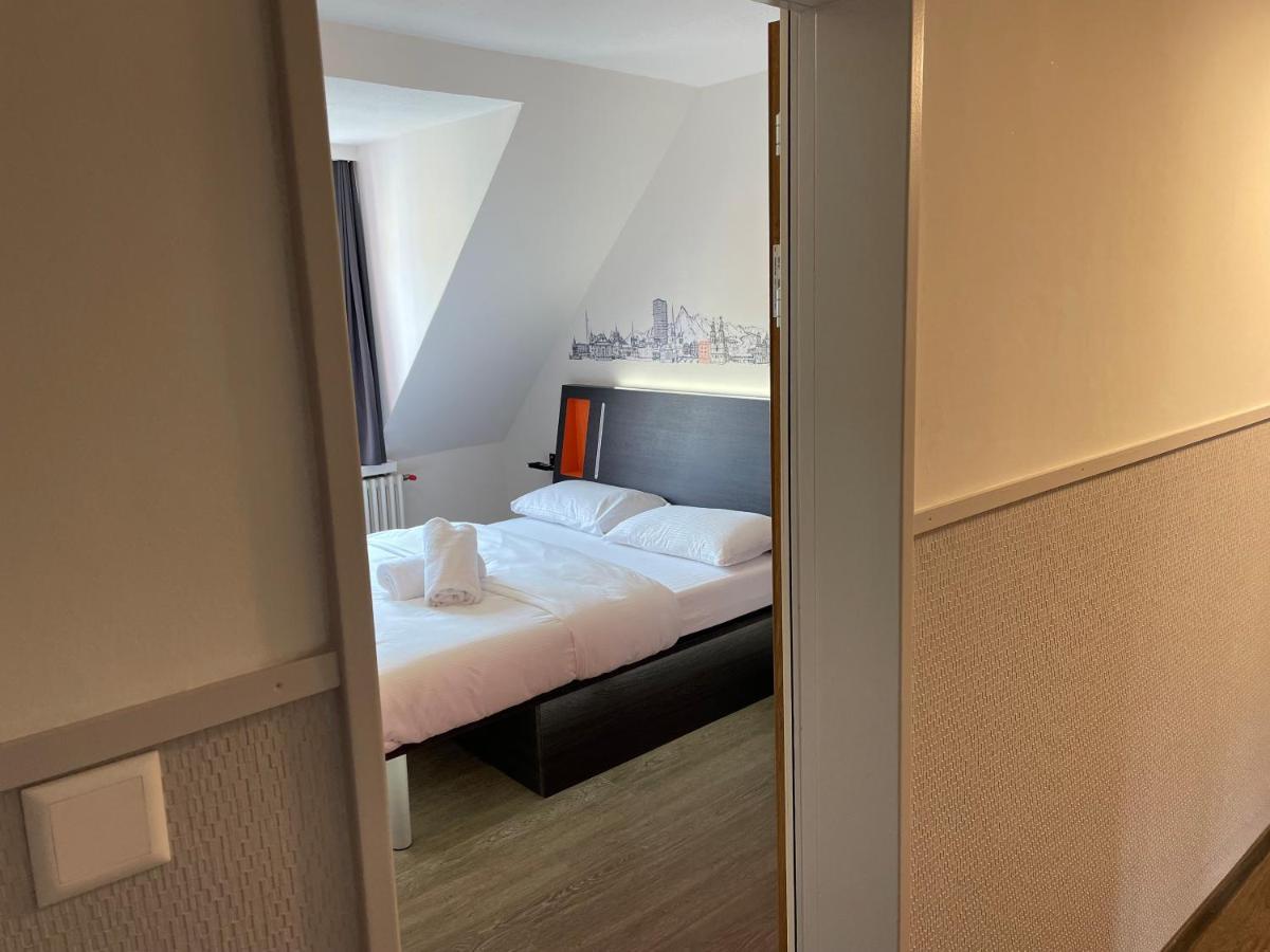Easyhotel Zuerich Limmatplatz ภายนอก รูปภาพ